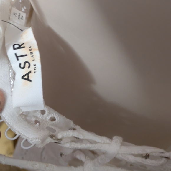 ❤️❤️❤️Astr White Eyelet Ruffle Blouse - Picture 8 of 8